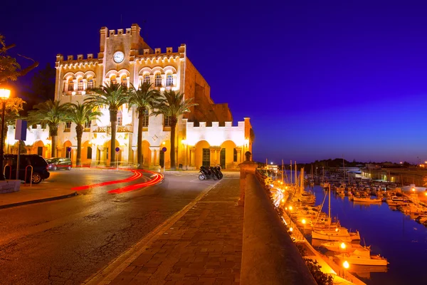 Mairie de Ciutadella Minorque et coucher de soleil sur le port — Photo