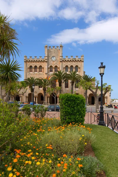 Городская ратуша и сады Ciutadella Menorca — стоковое фото