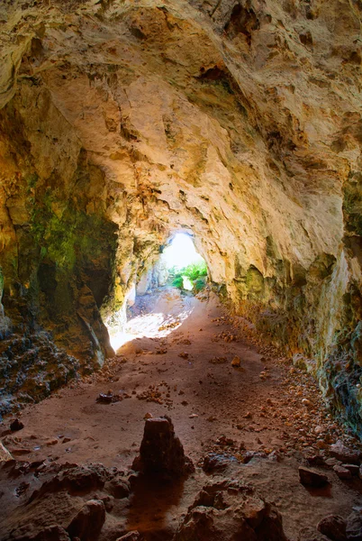 Menorca cova dels coloms tauben höhle in es mitjorn — Stockfoto
