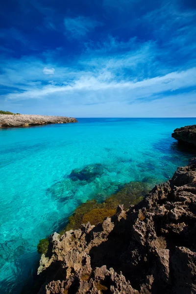 Μενόρκα talaier παραλία cala des στη Θιουταντέγια στις Βαλεαρίδες — Φωτογραφία Αρχείου