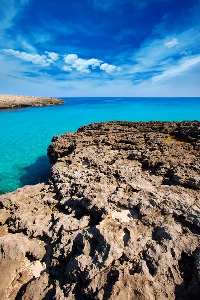 Menorca des talaier pláže cala ciutadella na Baleárských — Stock fotografie