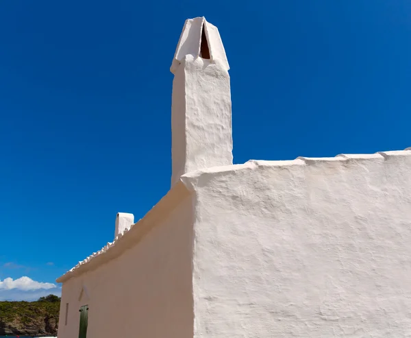 Menorca es grau witte huis schoorsteen detail in Balearen — Stockfoto