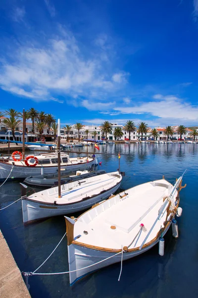 Menorca marina deniz araçları Balear Adaları'nda Fornells bağlantı noktası — Stok fotoğraf