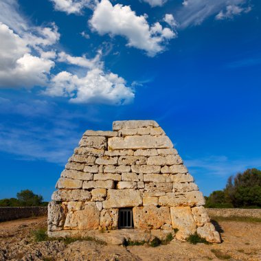 Menorca ciutadella naveta des tudons megalitik mezar