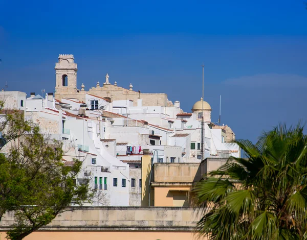 Mao mahon downtown vita staden i menorca på Balearerna — Stockfoto