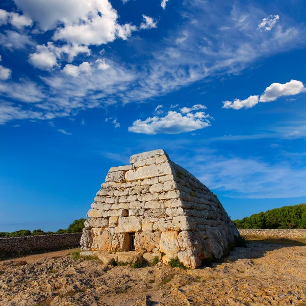 Menorca ciutadella naveta des tudons megalitiska grav — Stockfoto
