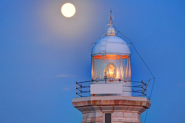 Ciutadella Menorca Punta Nati fyrtårn måne skinne - Stock-foto