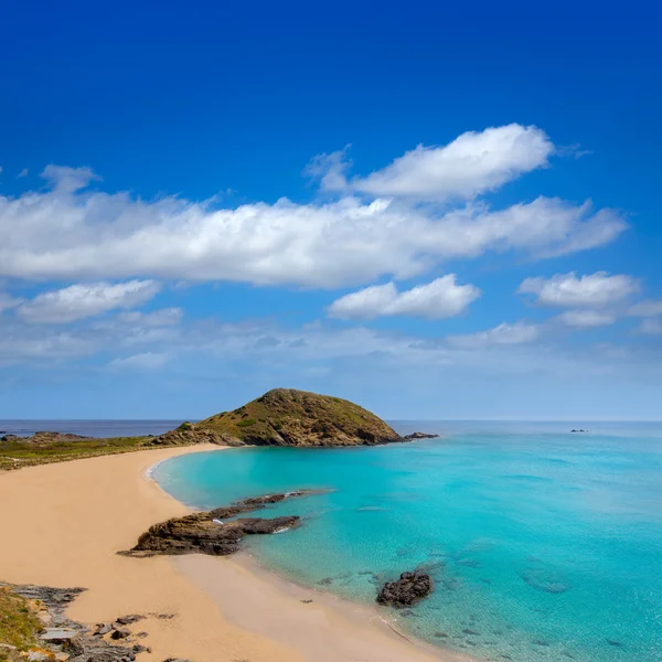 Menorca Cala Sa Mesquida Mao Mahon praia azul-turquesa — Fotografia de Stock