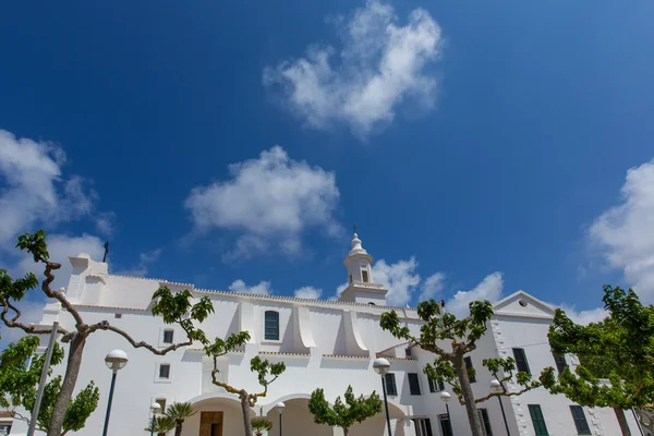 Menorca Sant Lluis iglesia mediterránea blanca en Baleares —  Fotos de Stock