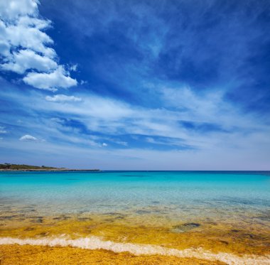 Menorca oğlu saura ciutadella turkuaz Balear Beach'de