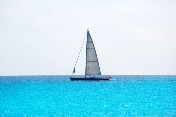 Sailboat sailing in balearic islands turquoise Mediterranean — Stock Photo, Image