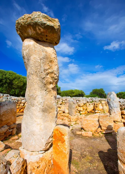 Taules van menorca torre de gaumes galmes op de Balearen — Stockfoto