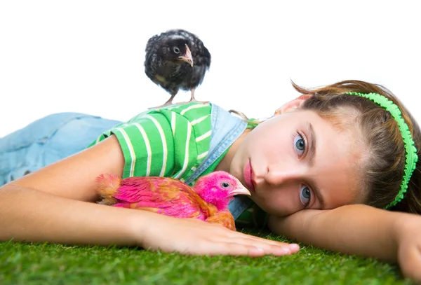 Éleveur poules enfant fille rancher fermier avec poulet poussins — Photo