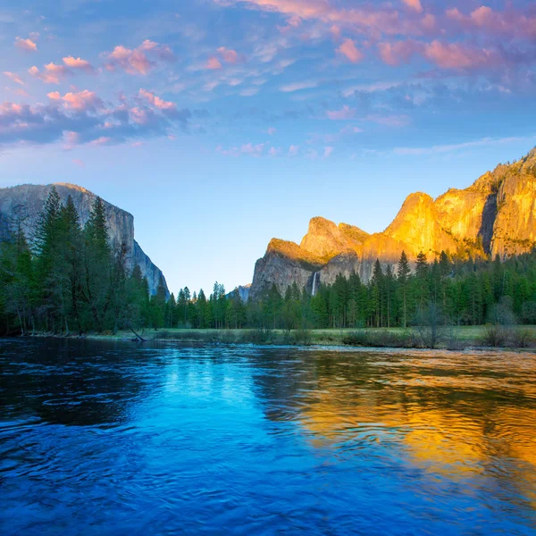 Yosemite Merced River el Capitan and Half Dome — Stock Photo, Image