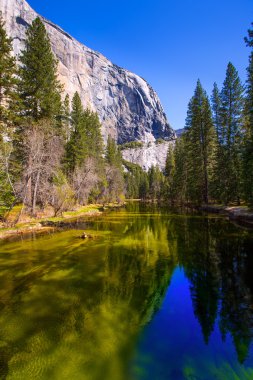 Yosemite merced river ve el capitan California
