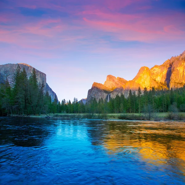 Yosemite Merced River el Capitan and Half Dome — Stock Photo, Image