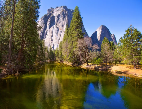 Fiume Yosemite Merced e Half Dome in California — Foto Stock