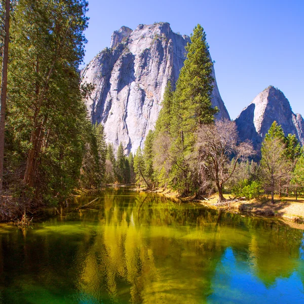 Yosemite Merced River e Half Dome na Califórnia — Fotografia de Stock