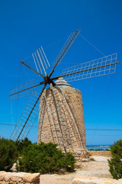 Formentera windmill Rüzgar değirmeni vintage yığma ve ahşap