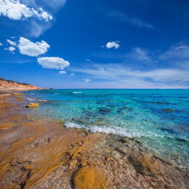 Formentera mitjorn plaj turkuaz Akdeniz ile