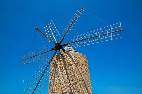 Molino de viento de Formentera albañilería vintage y madera —  Fotos de Stock