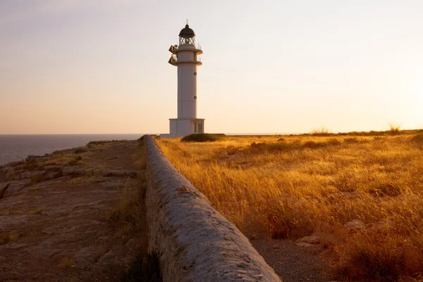 Leuchtturm am Kap von Barbaria auf den Balearen — Stockfoto