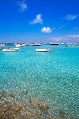 Formentera tekneler estany des peix Gölü