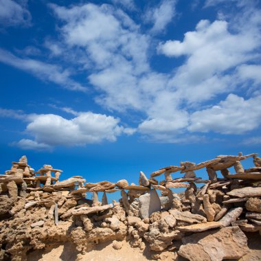 formentera içinde illetes Beach plaj kıyısında taş figürleri