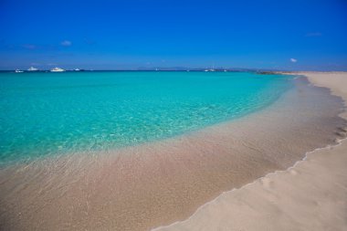 Ibiza yakınındaki Formentera illetes Illetas tropikal plaj
