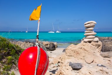 formentera içinde illetes Beach plaj kıyısında taş figürleri