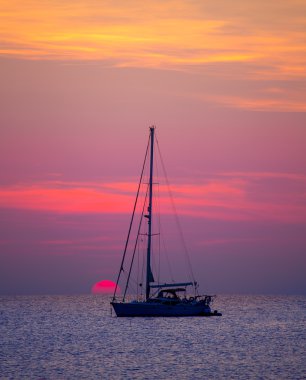 Ibiza günbatımı güneş görünümünden formentera Adası