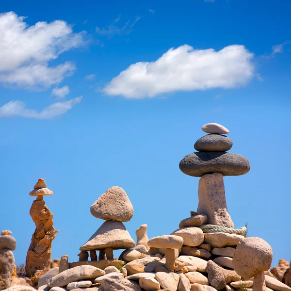 Figuras de pedra na costa da praia de Illetes praia em Formentera — Fotografia de Stock