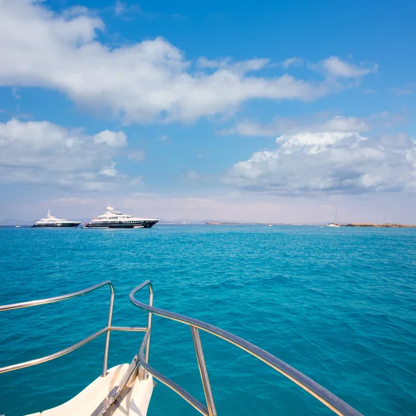Idosos Idosos Formentera veleiros ancorados — Fotografia de Stock