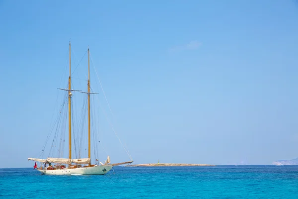 Idosos Idosos Formentera veleiro ancorado — Fotografia de Stock