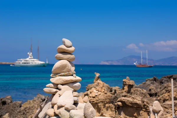 Stone figures on beach shore of Illetes beach in Formentera — Stock Photo, Image