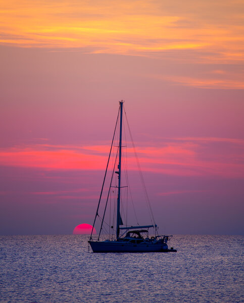 Ибица вид на закат солнца с острова Форментера
