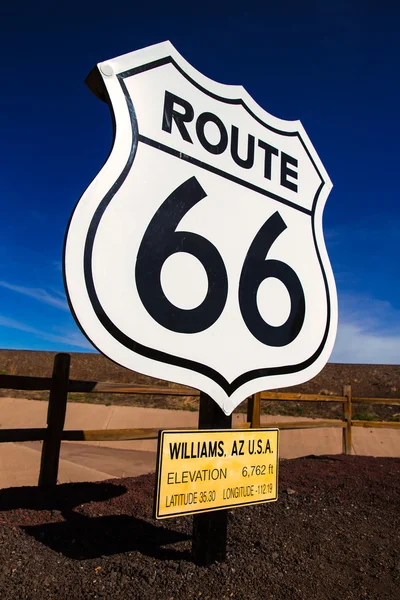 Ruta 66 señal de tráfico en Arizona EE.UU. — Foto de Stock