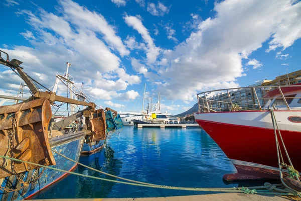 Denia alicante kikötő kék nyári ég, Spanyolország — Stock Fotó