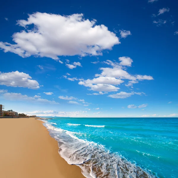 Plaży alicante Denia z lato niebieski niebo w Hiszpanii — Zdjęcie stockowe
