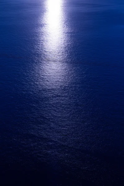 Pôr do sol nascer sobre o mar Mediterrâneo — Fotografia de Stock