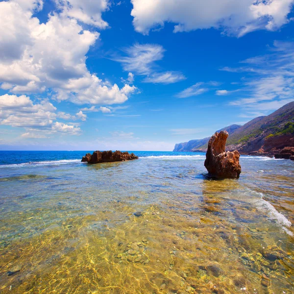 Denia Alicante Las rotas playa rocosa en España — Foto de Stock