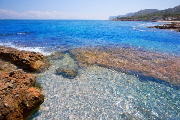 Denia alicante rotas Skalnatá pláž las ve Španělsku — Stock fotografie