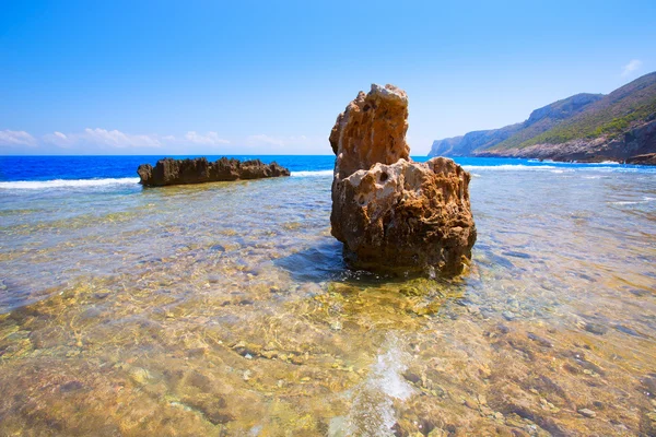 Denia Alicante Las rotas playa rocosa en España —  Fotos de Stock