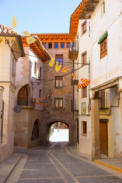 Mora de Rubielos em Teruel Aragon stonewall aldeia — Fotografia de Stock