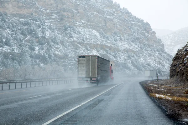 EE.UU. nevando I 15 carretera nevada interestatal en Nevada — Foto de Stock