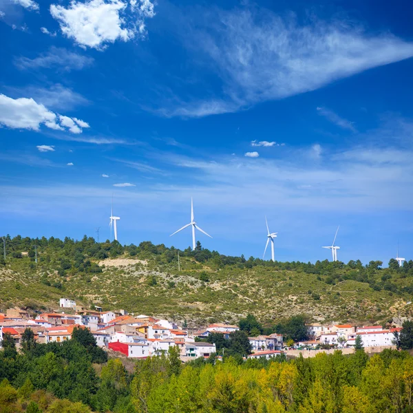 Cuenca San Martin de boniches aldeia com moinhos de vento — Fotografia de Stock