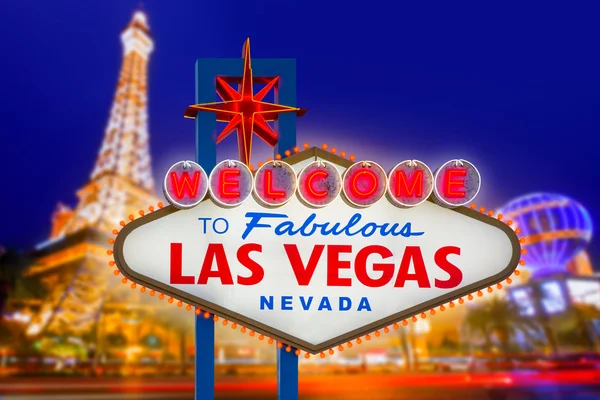 Bienvenido a Fabuloso signo de Las Vegas puesta de sol con Strip — Foto de Stock