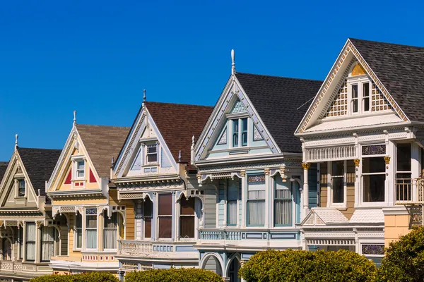 San Francisco Victorian houses in Alamo Square California — Stock Photo, Image
