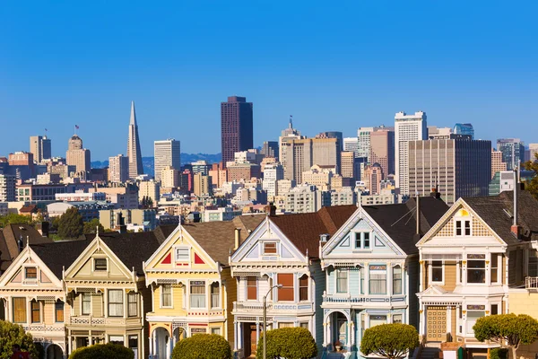 San francisco viktoriánské domy v alamo square Kalifornie — Stock fotografie