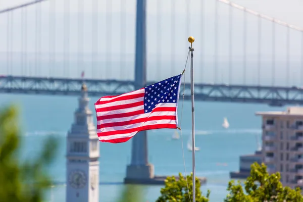 San Francisco EUA American Flag Bay Bridge and Clock tower — Fotografia de Stock